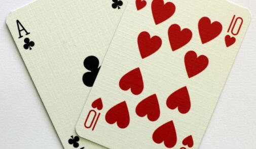 Tách bài là chiến lược chơi Blackjack hữu ích giúp mở rộng các kết hợp bài và gia tăng khả năng thắng cược